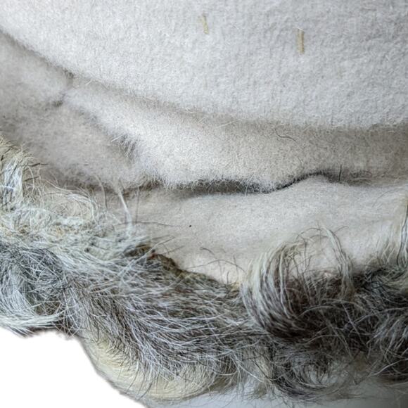 Vintage fur trimmed cap hat beige and gray with Schuster's hat box - Picture 9 of 10